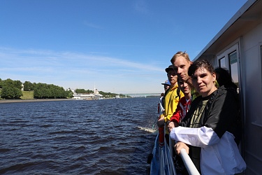 Впервые в Ярославле на речной прогулке побывали проживающие в домах-интернатах